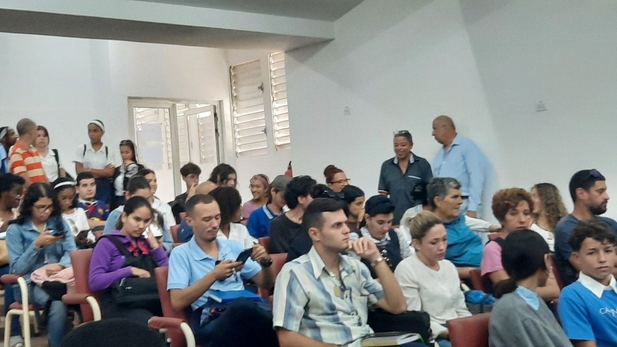 La <a href="/universidad_um/">Universidad de Matanzas</a> celebra el día de la inteligencia artificial en las comunidades con dos conferencias y la participación de instituciones del territorio #matancero 
<a href="/CubaMES/">MES</a> <a href="/mariofsabines/">Mario Sabines Lorenzo</a> <a href="/CaridadPoey/">Marieta Poey Caridad</a> #MatancerosEnVictoria #EtecsaConCuba