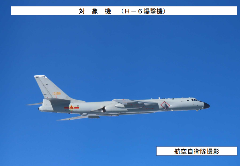 jointstaffpa's tweet photo. 12月9日、ロシアの爆撃機(Tu-95)２機と中国の爆撃機(H-6)２機などが東シナ海で合流し、東シナ海から四国沖の太平洋にかけて長距離にわたる共同飛行を実施したことを確認し、 これらに対して #航空自衛隊 の南西航空方面隊等の戦闘機を #緊急発進 させ対応しました。#ｽｸﾗﾝﾌﾞﾙ https://t.co/yDr93zJp5N