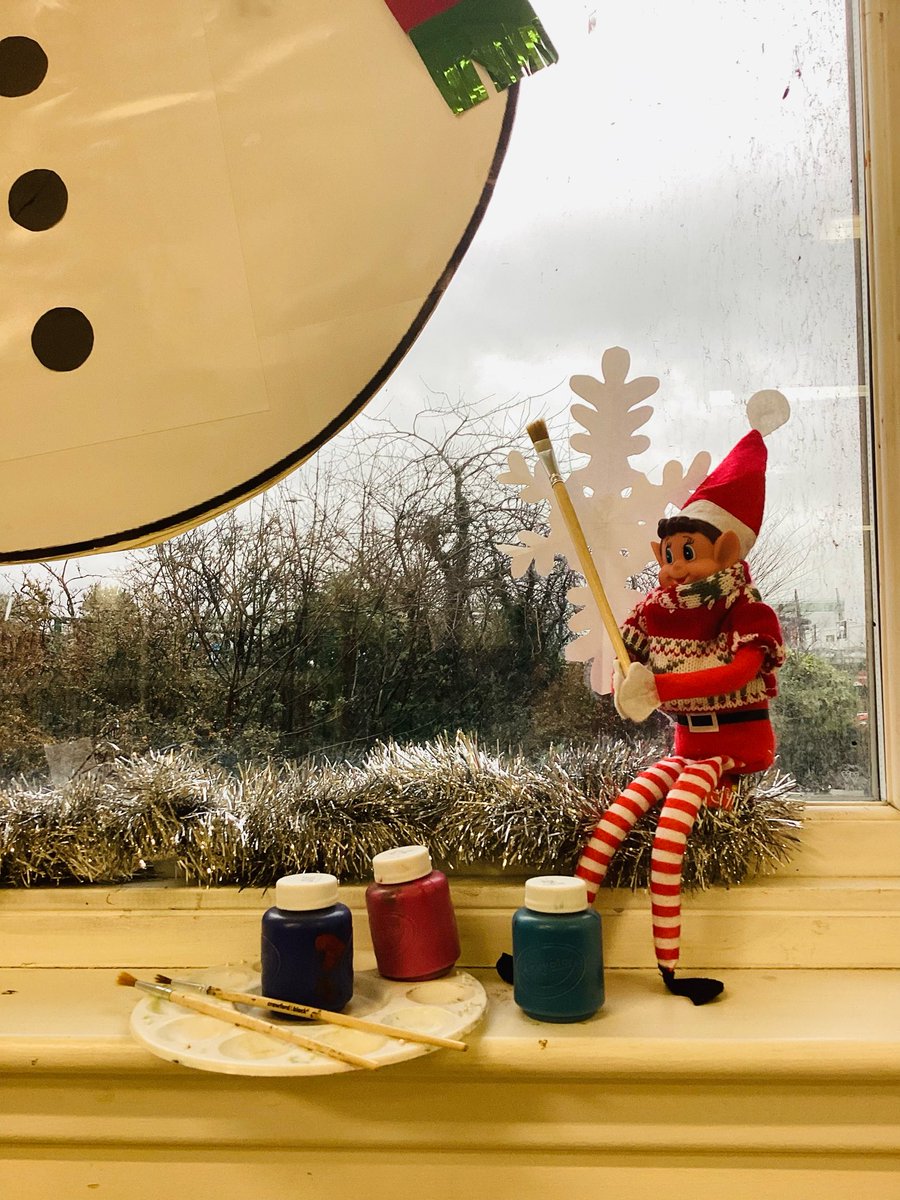 InverclydeLibs's tweet photo. Elf has helped decorate Greenock Central Libraries windows. Snowman and snowflakes are just one of our decorated windows. Pop past and see them all. #CountdownToChristmasWithInverclydeLibraries #libraryelves #LoveLibraries https://t.co/Xagn9wYnFP