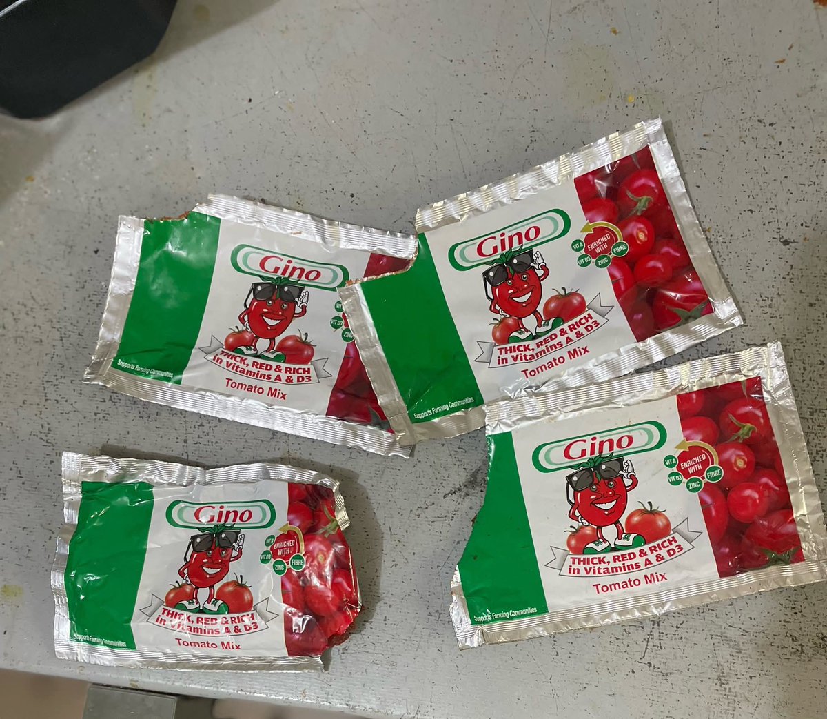 naffaish01's tweet image. There is a madness going on in our food industry and it makes me really scared. 

I buy only carton sachet tomatoes. The one I just got just, I just opened it and the colour was so black. I didn't even notice till my sister kept telling me that it's not supposed to be this dark.…