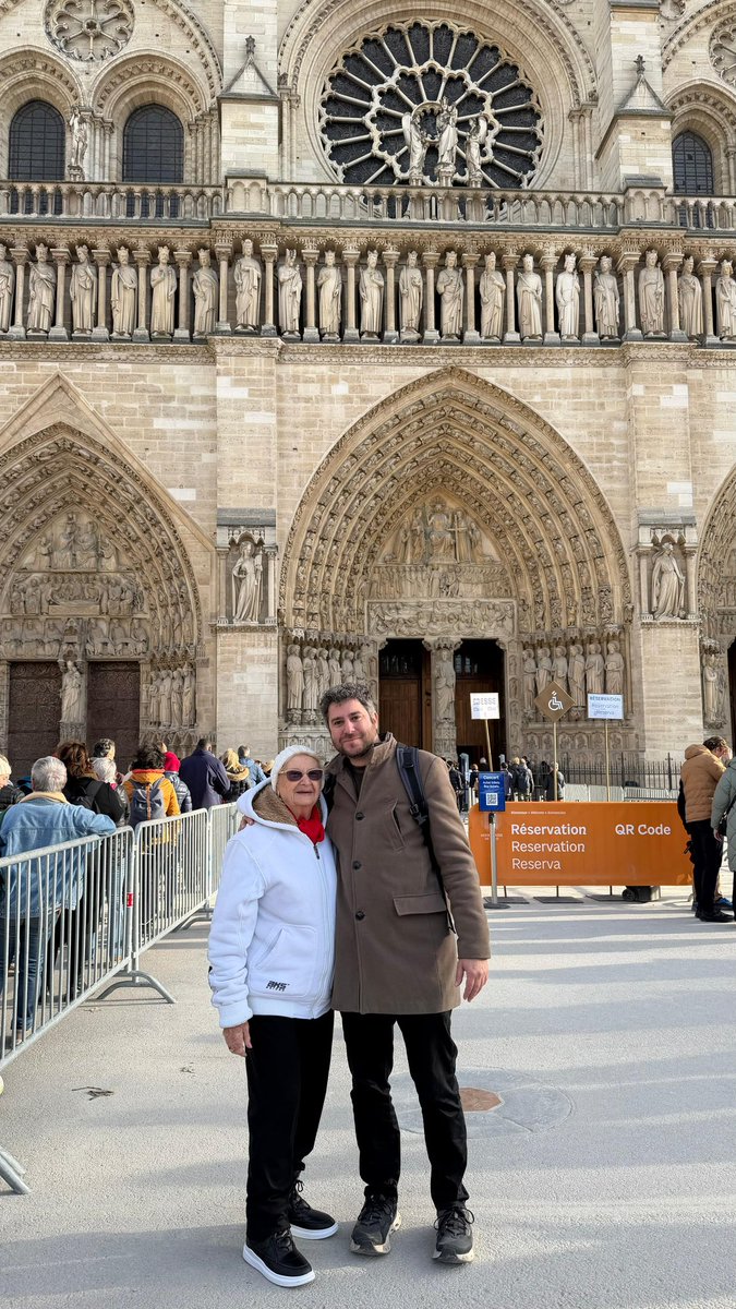 סיור מושלם עם חיותה בת ה-93 והילדים שלה (את הכיסא הבאתי מהבית) 
סיורים איתי זה כמו משחקים של קודקוד, מגיל 6-96