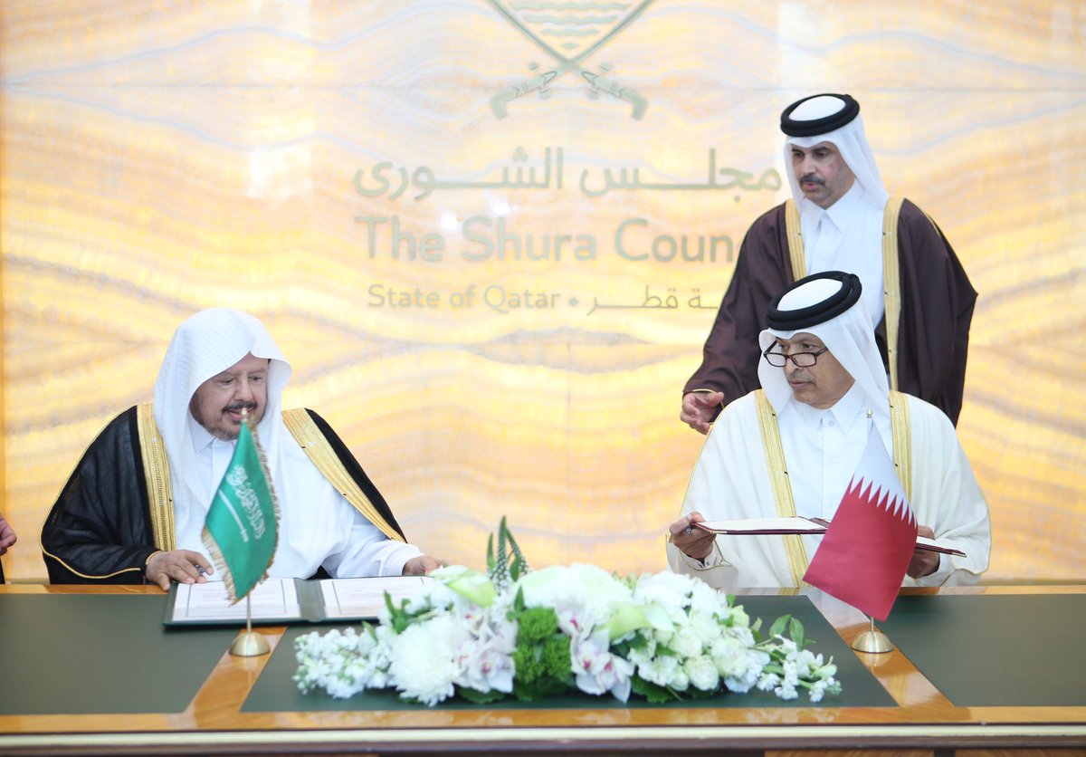 معالي #رئيس_مجلس_الشورى الشيخ الدكتور عبدالله بن محمد بن إبراهيم آل الشيخ ورئيس مجلس الشورى القطري حسن بن عبدالله الغانم يوقعان مذكرة تفاهم للتعاون المشترك بين مجلس الشورى في المملكة العربية السعودية ومجلس الشورى في دولة قطر.