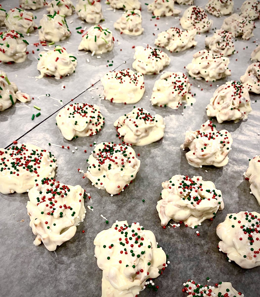 nitacy's tweet photo. This Slow Cooker Salty Sweet Candy is super easy to make! Fill a clear treat bag with this yummy candy for a fun neighbor gift. 🎁 Details are on my blog.
#creatingme #christmascandy #christmastreats #neighborgifts #candy #foodgifts
https://t.co/sOaMIoF7T5 https://t.co/HFRKUA3GsO
