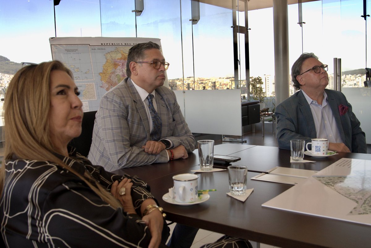 mateoestrella's tweet photo. #Mindo se prepara para recibir una de sus apuestas más ambiciosas: el proyecto Illari, una iniciativa hotelera que prevé iniciar operaciones en 2026 gracias a una inversión privada de alrededor de 40 millones de dólares. 💪

Durante el encuentro con sus promotores, se destacó cómo nuevas propuestas como esta dinamizan la economía local, fortalecen la oferta turística y abren caminos para un desarrollo responsable que integra a las comunidades y a la naturaleza.👏
