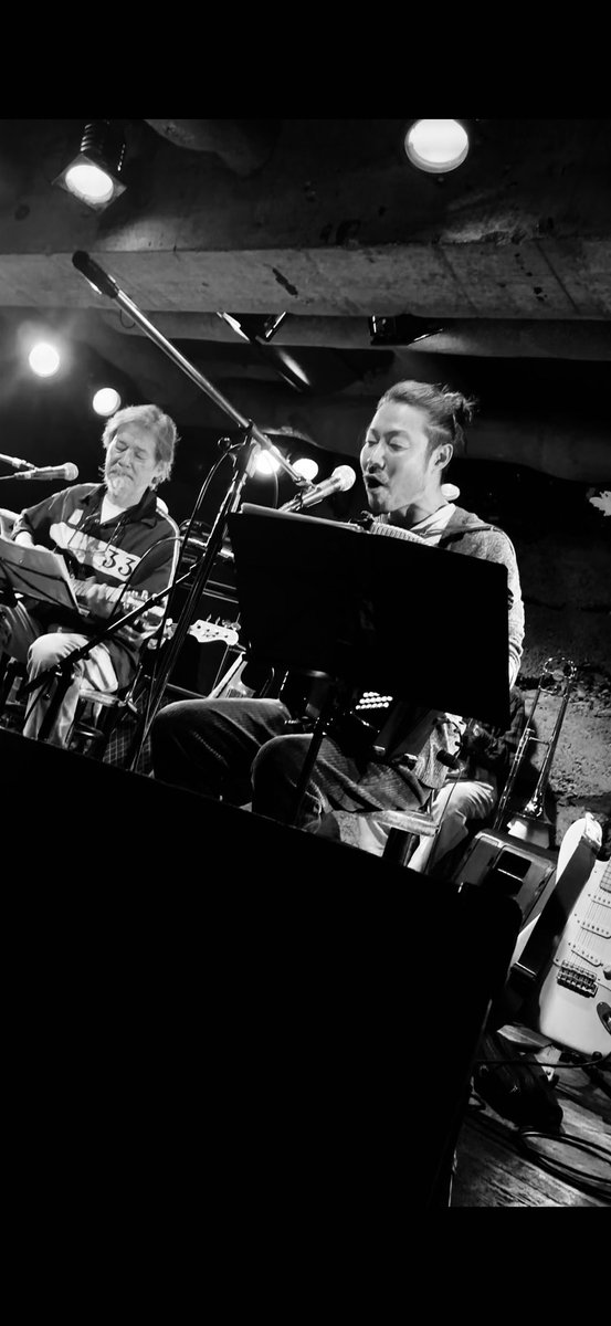 しゃぼん玉感謝祭2025東京。
常さんが自由に表現していたあのときの姿を今日「石」の「きっといつかオレも自由になるのだろな」で自由が襲いかかってきた。素晴らしかった。音楽が自由だから何度もライブに行ってるんだろな…