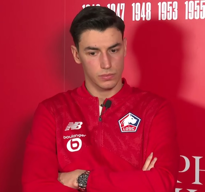 futbolarena's tweet photo. Berke Özer: "Evet benim yapmış olduğum bir hata var. Ben olmazsam Milli Takım bir şey kaybetmez. Ben kaybederim. Bunun da bedelini ödedim. Ancak sonrasında yapılmış bir açıklama var. Hayatım boyunca unutmayacağım bir açıklama. Tüm yaş gruplarında forma giydim. Kim benim hakkımda kötü söylemiş bugüne kadar? Ben kime ne yapmışım? Yapılan açıklama beni üzdü. Milli takımda bugüne kadar birçok olay oldu ama hangisinden sonra böyle bir açıklama yapıldı? Beni kötü duruma sokan bir açıklamaydı. Önce kendi içimizde halletmeliydik. En azından ben de hatamı anlayıp özür dileyebilirdim. Hiçbir şey konuşulmadan direkt böyle bir açıklama beni çok üzdü. Milli Takım bir kurum değil. Hiçbir zaman bir kırgınlık olmaz. Her zaman da Milli Takım destekçisiyim. İnşallah Dünya Kupası'na gideriz" (beIN Sports)