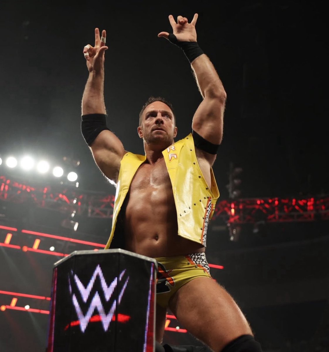 WrestleOps's tweet image. LA Knight is reportedly expected to have a much better year in 2026.

He is being positioned as one of the top babyfaces, and the company is reportedly aware of the reactions and as such want to play the long game with Knight.

(via @BodyslamNet)