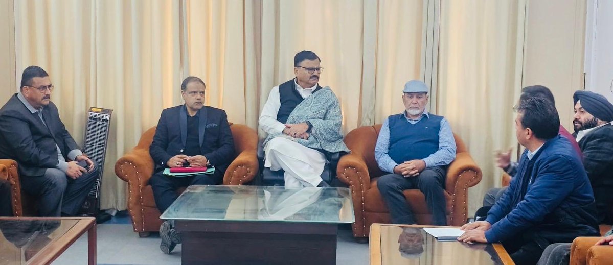 diprjk's tweet image. Jal Shakti Minister Javed Ahmed Rana met a delegation of the Durga Nagar Welfare Coordination Committee, which raised concerns over inadequate water supply in Durga Nagar, Dogra Nagar and adjoining areas. The Minister issued directions for immediate action and assured long-term…