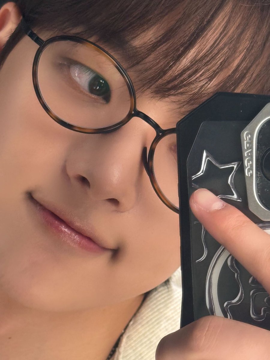 요즘 부힛부힛하게 되는 사진..
밴드맨회사원도좋고
대학생유학생도좋고