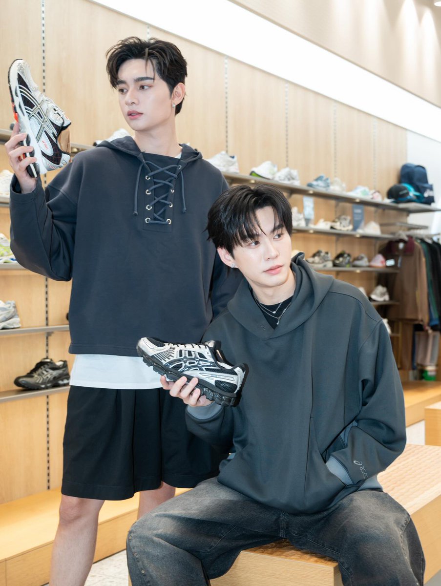 BBVERs_WORLD's tweet photo. 🌻 IG BBVERPJ POST UPDATE 🌻
Cr.IG : playeminent
🗓️: 09.12.25

BVER X KAOWNAH 👟
Megabangna Workshop 1st Anniversary ASICS 🎉

ASICS WORKSHOP X BEVER 
#ASICSMEGABANGNA #ASICSTH 
#asics_sportstyle_th  
#bbverpj @bbverpj https://t.co/Ae3o72b72F