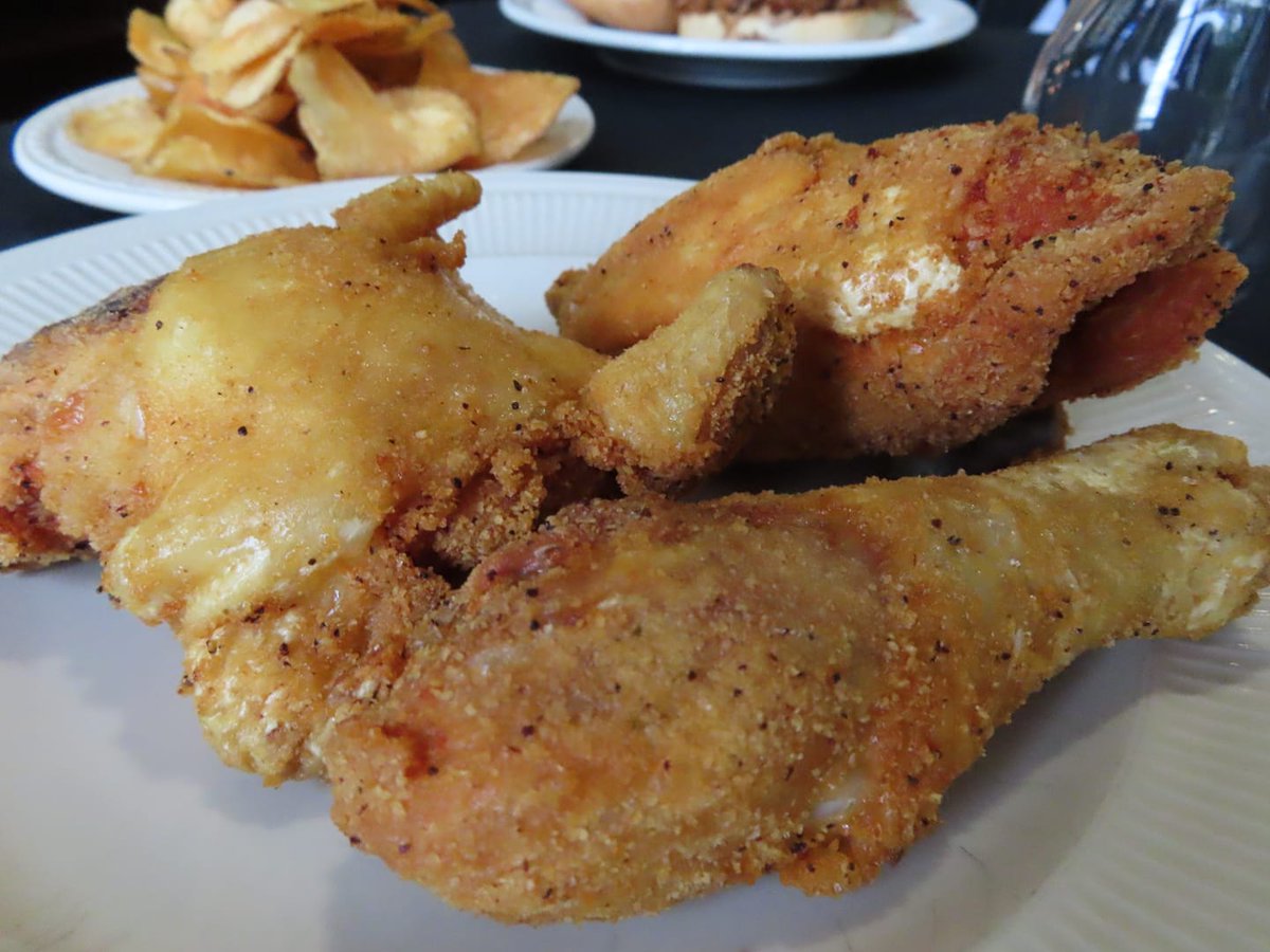 SFSCAlumni's tweet image. The Hotel Jacaranda is open for lunch and dinner! Come on by and enjoy the decorations and grab some good food!
19 E. Main Street
Avon Park, FL 33825