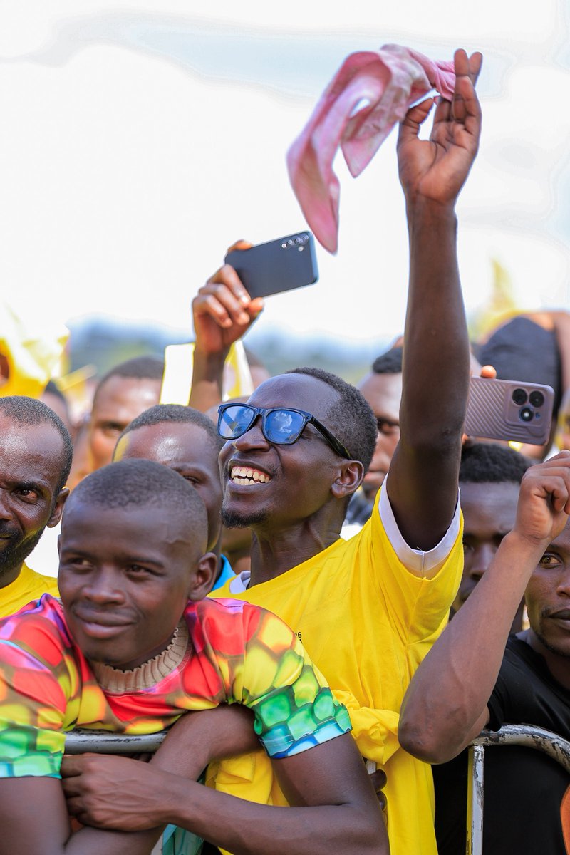 From Kyenjojo, I crossed to the Bunyoro Sub-region and held my second rally of the day in Kibaale. Peace has been maintained here despite the ADF attacks in the Muzizi forest, all of which were defeated. I thanked the Church of Owobusobozi Bisaka for promoting unity. In the NRM,
