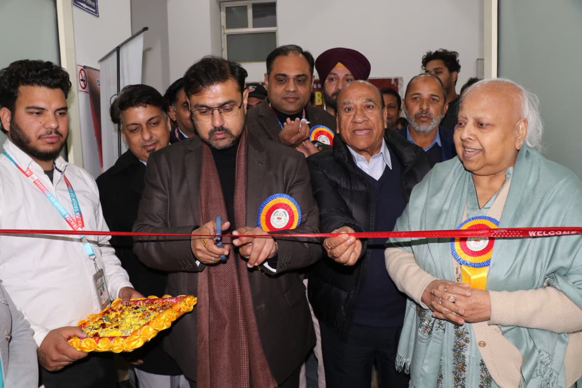 diprjk's tweet image. Minister for FCS&amp;amp;CA, IT, Transport, YSS &amp;amp; ARI Training, Satish Sharma inaugurated the 10th blood donation camp at Trikuta Group of Colleges, held in memory of Founder Chairman Late Dr. Roop Lal Sharma. He praised Shri Sain Charitable Trust for fostering social responsibility,…