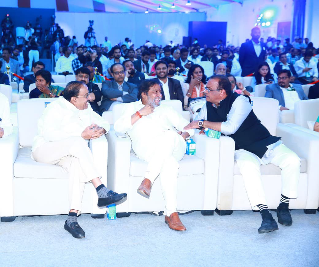 DamodarCilarapu's tweet photo. గ్లోబల్ సమ్మిట్‌లో పలు స్టాళ్లను సందర్శించి, అధికారులను అభినందించిన మంత్రి దామోదర్ రాజనర్సింహ https://t.co/JTo5iJrBVL