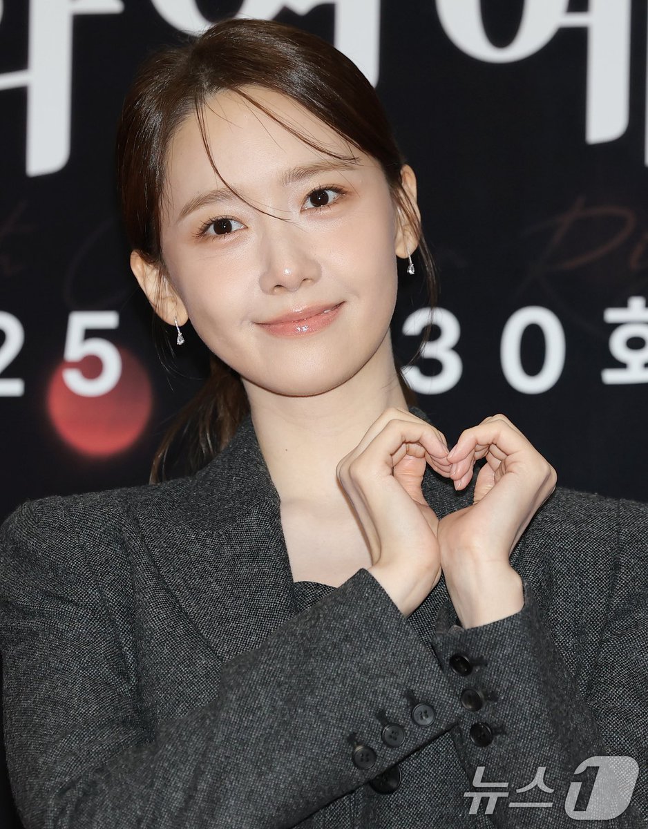 Knetz can’t stop talking about Girls’ Generation’s Yoona and her beauty at the 30th Consumer’s Day KCA Culture &amp; Entertainment Awards. storykpop.com/2025/12/knetz-…