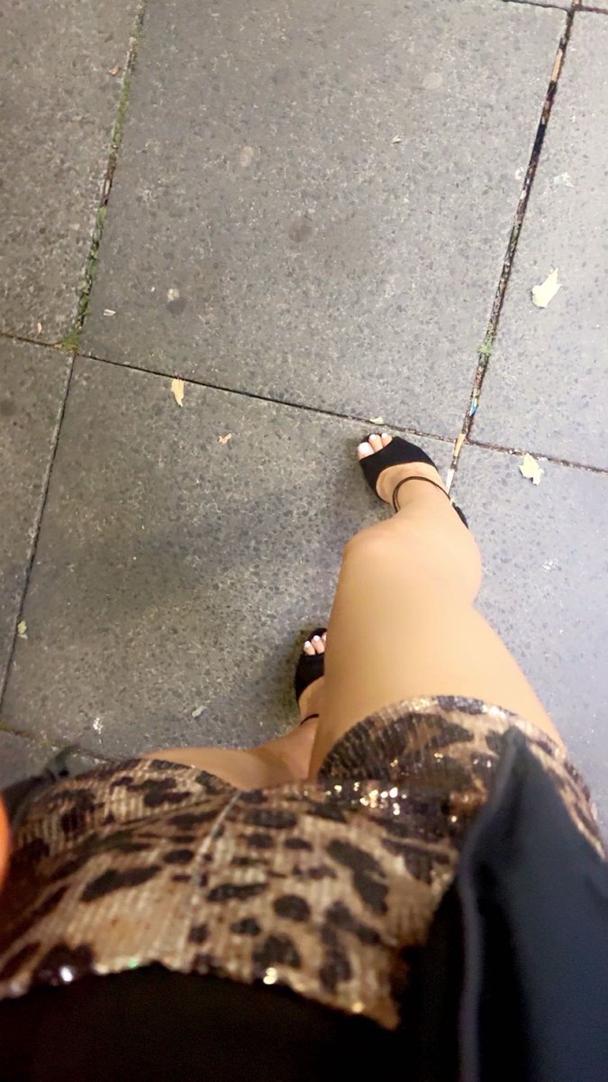 Labxrina's tweet image. Pretty feet in pretty heels🖤 dm me for my new menu!😛 UK BASED❤️
Fees=block! 
Serious buyers only🥰