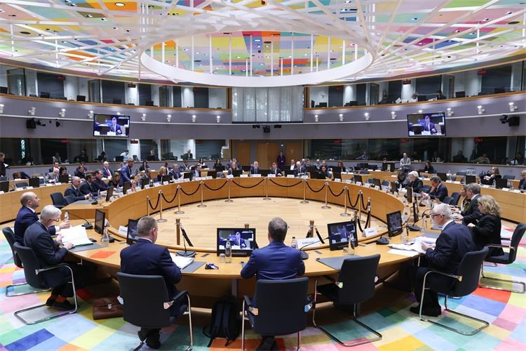 Na današnjem sastanku Vijeća za pravosuđe i unutarnje poslove Europske unije (JHA Vijeću) u Bruxellesu ispred Ministarstva pravosuđa, uprave i digitalne transformacije je sudjelovala stalna predstavnica Republike Hrvatske pri EU Irena Andrassy.
Više na:
tinyurl.com/2zem34j7