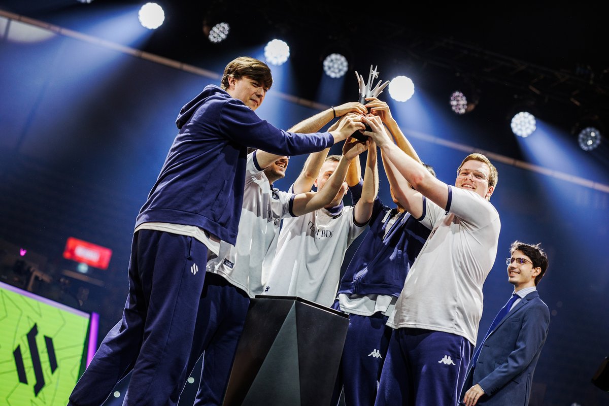 6 Years
13 Games
112 Players
42 Championships
14 Jerseys

We have Challenged The Game