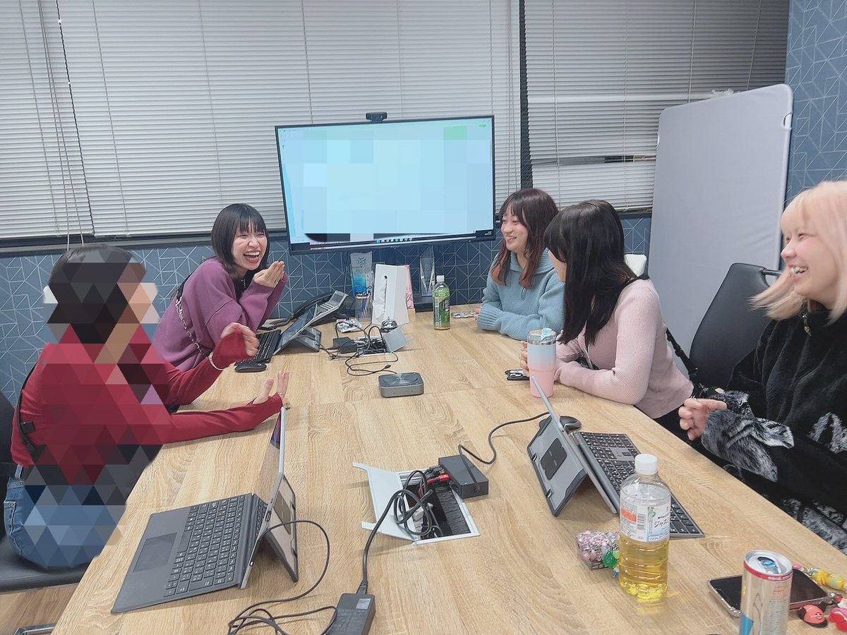 asterisk_ngy's tweet photo. 年内ラストのスタッフMTG終了✨ 先月の高い目標も無事達成できてひと安心…！
今いてくれるキャストさんへのアプローチ やスタッフ自身の課題共有などを全員でしっかり話し合いました。
“同じ方向を向いて、全員で支える” この時間が本当に大事。 年末まで駆け抜けます🔥 https://t.co/1kXscUEbYU