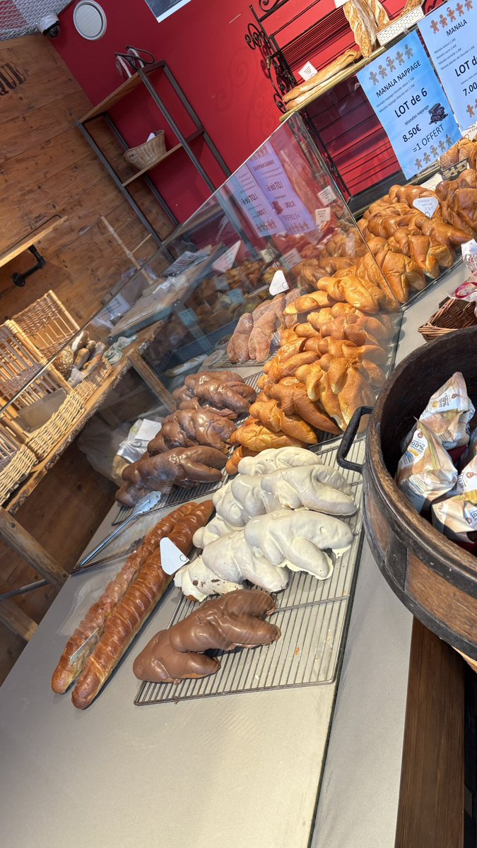 Real_Virtuelle's tweet photo. Ma chère boulangerie. 😌
#Manala
#MaPetiteVille 💛 https://t.co/HVmx7r4Hpt
