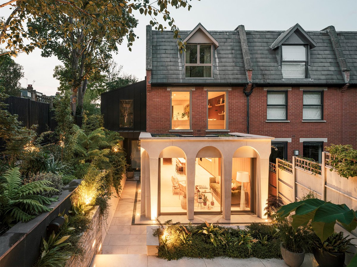 Floating first floor extensions, double height spaces, and sunken garden rooms. The result was a project which was worthy of being shown on television…

superstructuresassociates.co.uk/projects/muswe…