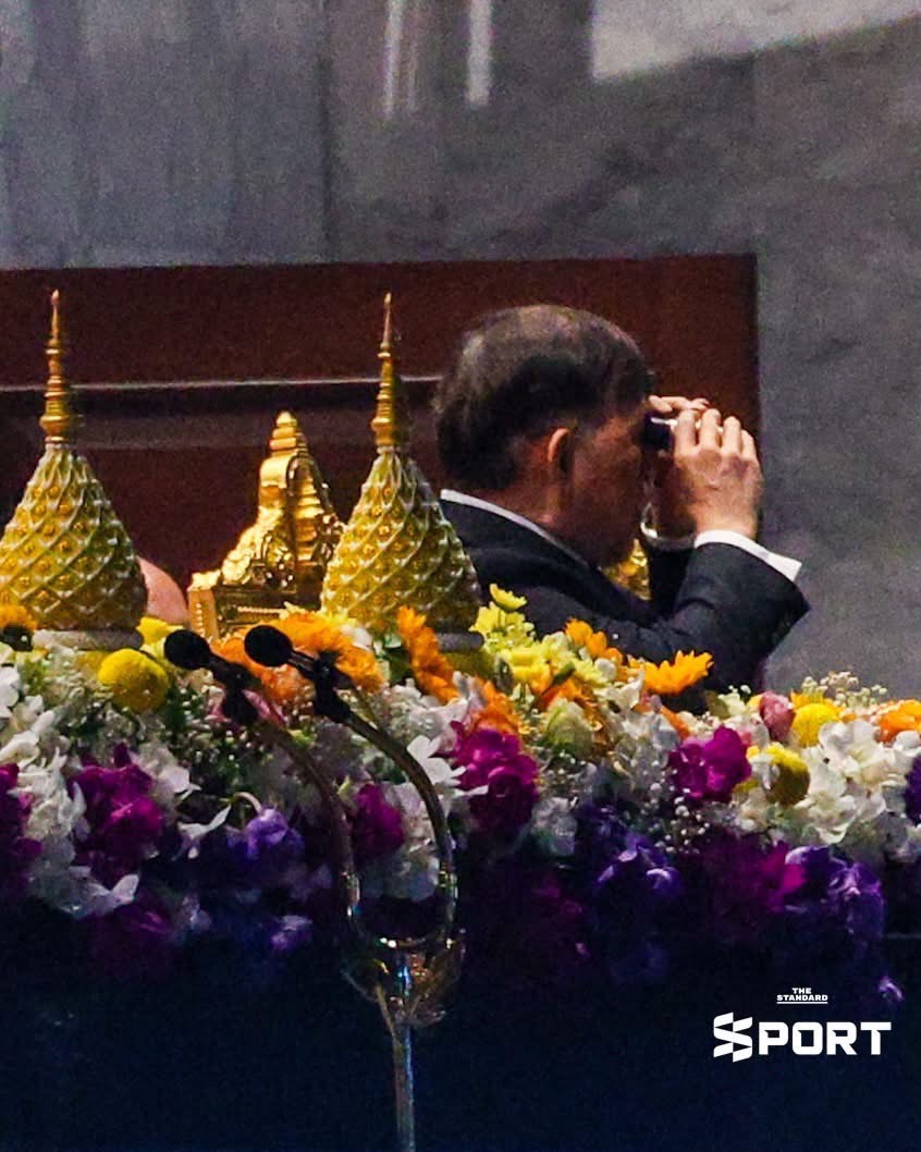 jellybunnyx789's tweet image. มีคนแอบมองแฟนเป่าคั้บเนี่ย 🫠🤔 
#ทรงพระเจริญ #ในหลวง #พระราชินีสุทิดา
#ในหลวงพระราชินี #QueenSuthida #SEAGamesThailand
#SEAGAMESTHAILAND2025