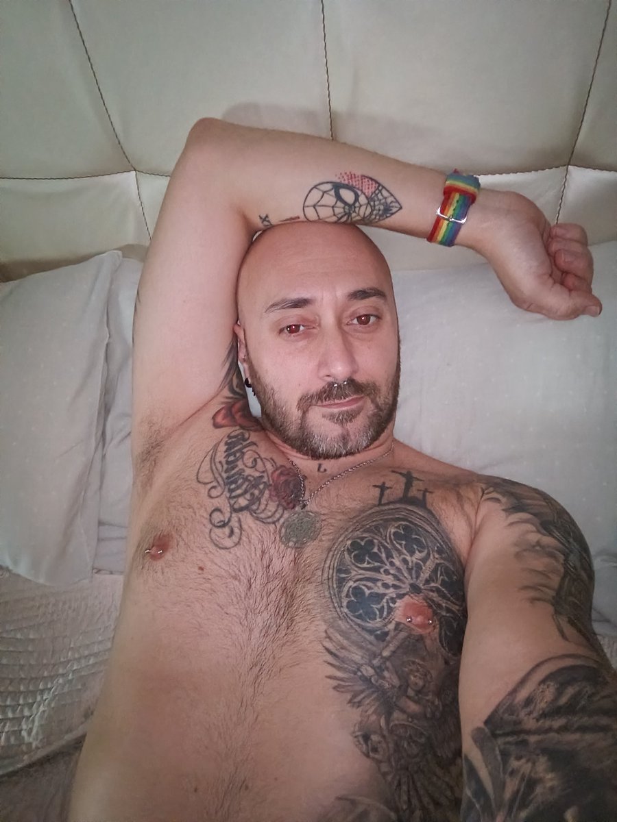 ElectricABC123's tweet photo. #LGTBI hora de la siesta https://t.co/99c6NE1wWO