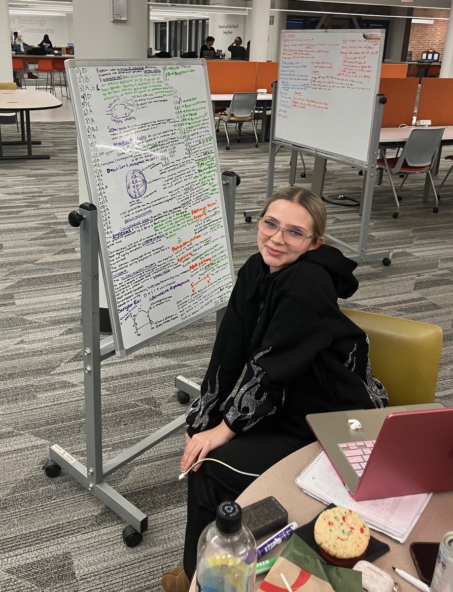 PacificPres's tweet image. Jean and I indulge in one of our favorite Pacific traditions: late-night cookie run during #FinalsWeek. Inspiring to see our hard-working students preparing for the end of a successful fall semester before their well-deserved holiday break. #finals #PacificProud