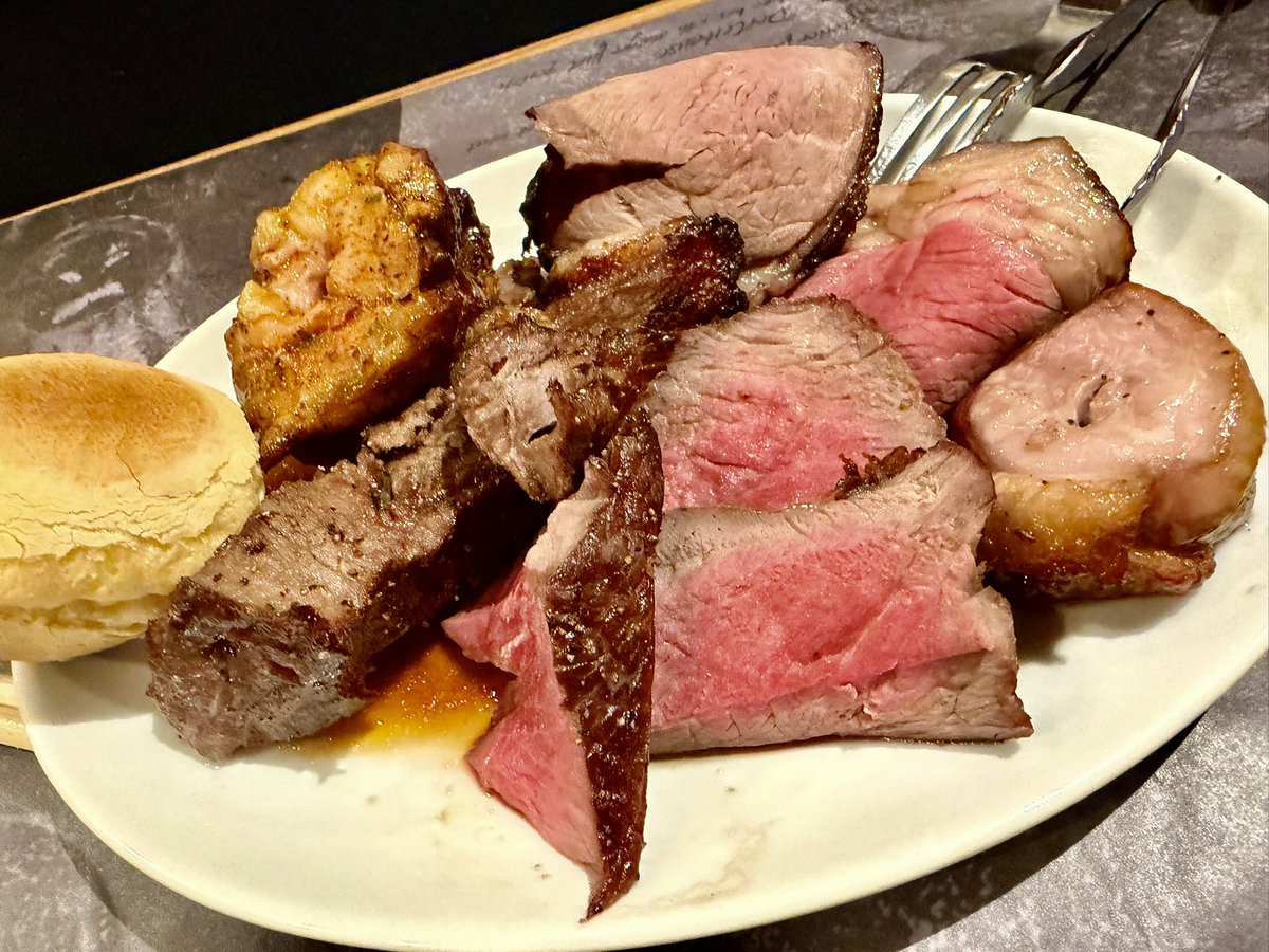 otossan's tweet photo. シュラスコ食べて九龍で遊んだよ。
とても楽しい平日の夜。
ブシドーブレードでめっちゃ笑いました😆

カメラの性能が上がって九龍がよりエモく撮れました。 https://t.co/ZatqlR4Idb