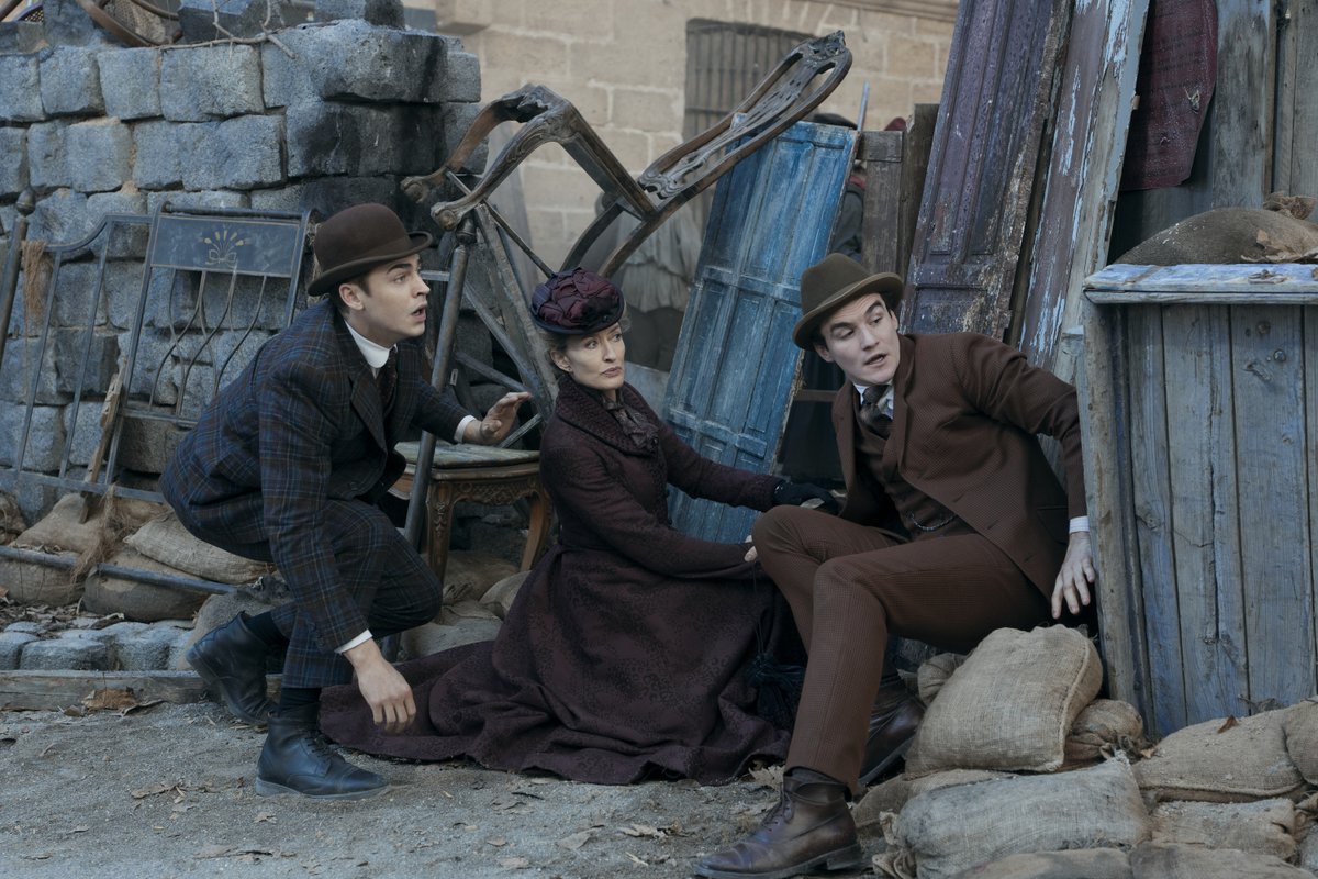 Prime Video desvela las primeras imágenes de la serie Young Sherlock, Guy Ritchie es director y productor ejecutivo de la serie que reimagina el querido personaje y que llegará a Prime Video en 2026, protagonizada por Hero Fiennes Tiffin.

cineseriesyaccion.com/streaming/prim…