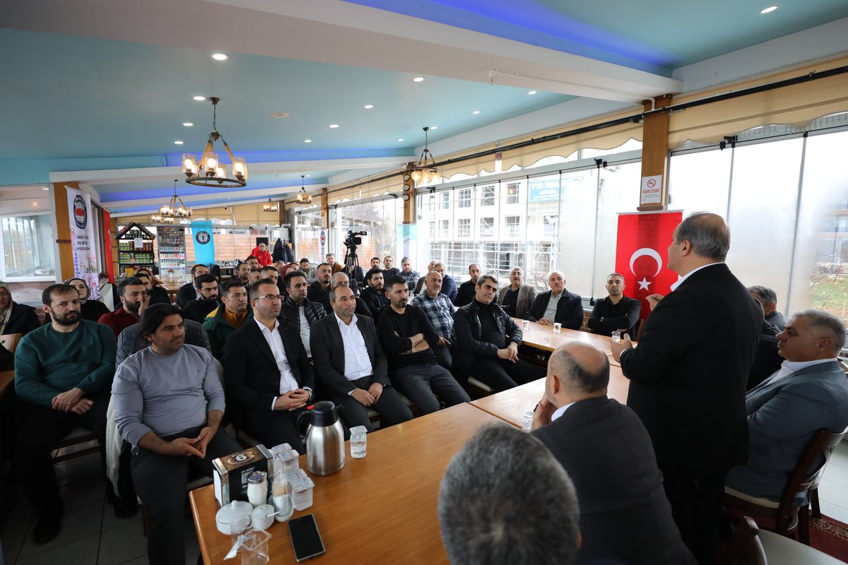 sagliksen's tweet photo. Genel Başkan Mahmut Faruk Doğan:

📌Biz hekim için de hemşire için de ebe için de sağlık memuru için de çalışıyoruz. 

📌Hiçbir sağlık meslek mensubunu ayırmıyoruz. Sağlıkta her bir çalışan kıymetli ve değerlidir. 

📌Tüm sağlık branşları için çalışan tek sendika Sağlık-Sen’dir.

Sağlık-Sen Genel Başkanı Mahmut Faruk Doğan ve Genel Başkan Yardımcısı Mustafa Irgatoğlu, Van Şube’nin İl Divan Toplantısı’nda sağlık ve sosyal hizmet profesyonelleri ile buluştu. Ardından Van'da temaslarda bulundu.
⤵️
https://t.co/mOFJoRwF6N