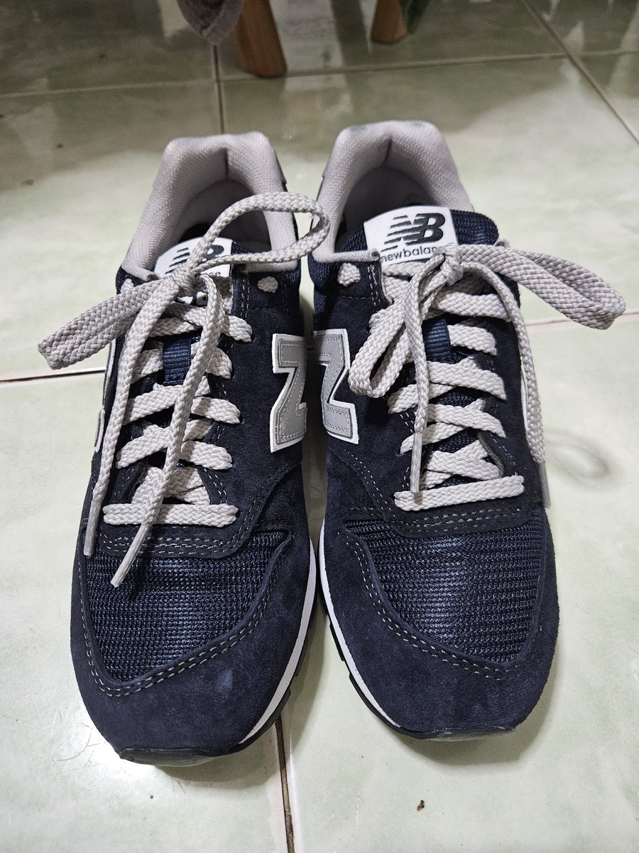 Selling post for PH 🇵🇭 followers only: 

New Balance 996 in Navy Blue
Size: US 5 / JPN 23/ EU 37.5 / UK 4.5
Condition: used once; good as new.
RFS: wrong size bought, it was a little big for my little feet.🥹 bought it in Japan just this October.
Price: 3,500