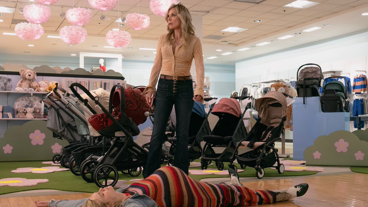 AppleTV's tweet image. This is not a story about playing it safe.

#MargosGotMoneyTroubles premieres April 15, starring Elle Fanning, Michelle Pfeiffer, Nick Offerman &amp;amp; Nicole Kidman.

From David E. Kelley &amp;amp; bestselling author Rufi Thorpe.