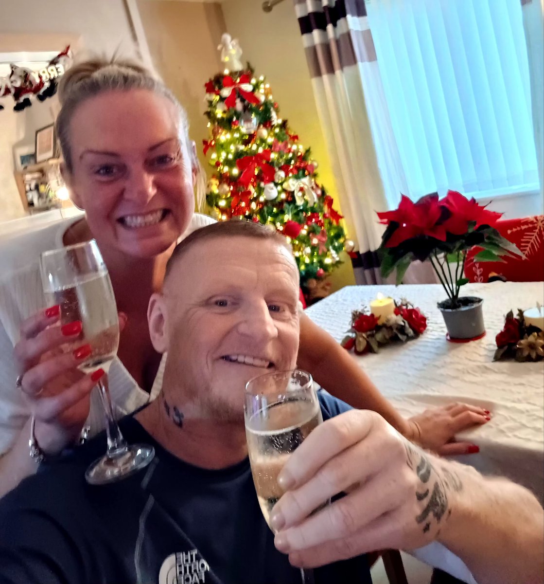 The calls 📞 come early, what a Christmas present for us IVE HAD THE ALL CLEAR IM IN REMISSION CANCER FREE .cried with my consultant on the phone it was just the best call ive ever received thank you manchester NHS From me and emma 🙏🏻🥳🎅🎄❤️ <a href="/JustEmmalouise/">Emma Jones</a>