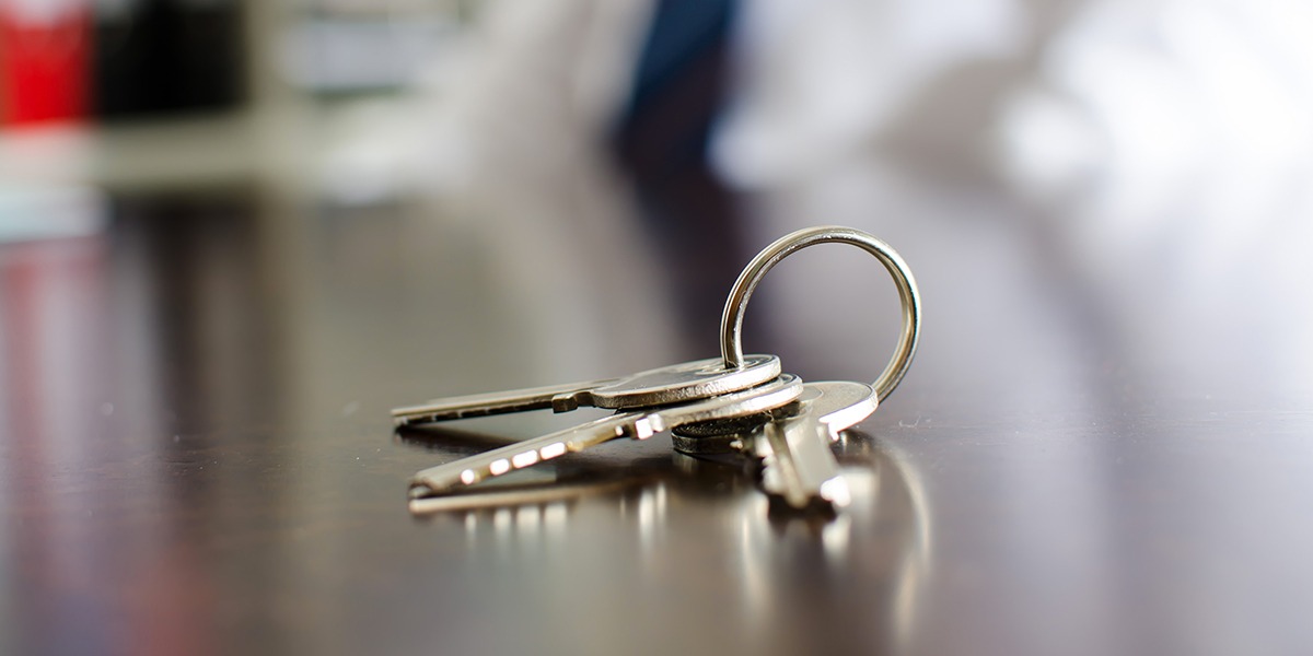 HandyTrac's tweet photo. Turnover happens. Leasing agents move on, maintenance crews change, managers shift, but your keys shouldn’t go missing. Here is a short guide covering simple, practical steps to keep your property secure and organized through any transition.  https://t.co/zQGZ3glchk https://t.co/UlBrDiFbGU