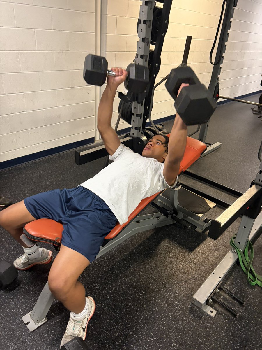 CoachNHarrison's tweet image. Start of 2 week! No matter the weather or the time, COMMITMENT IS KEY! #GOGUARD