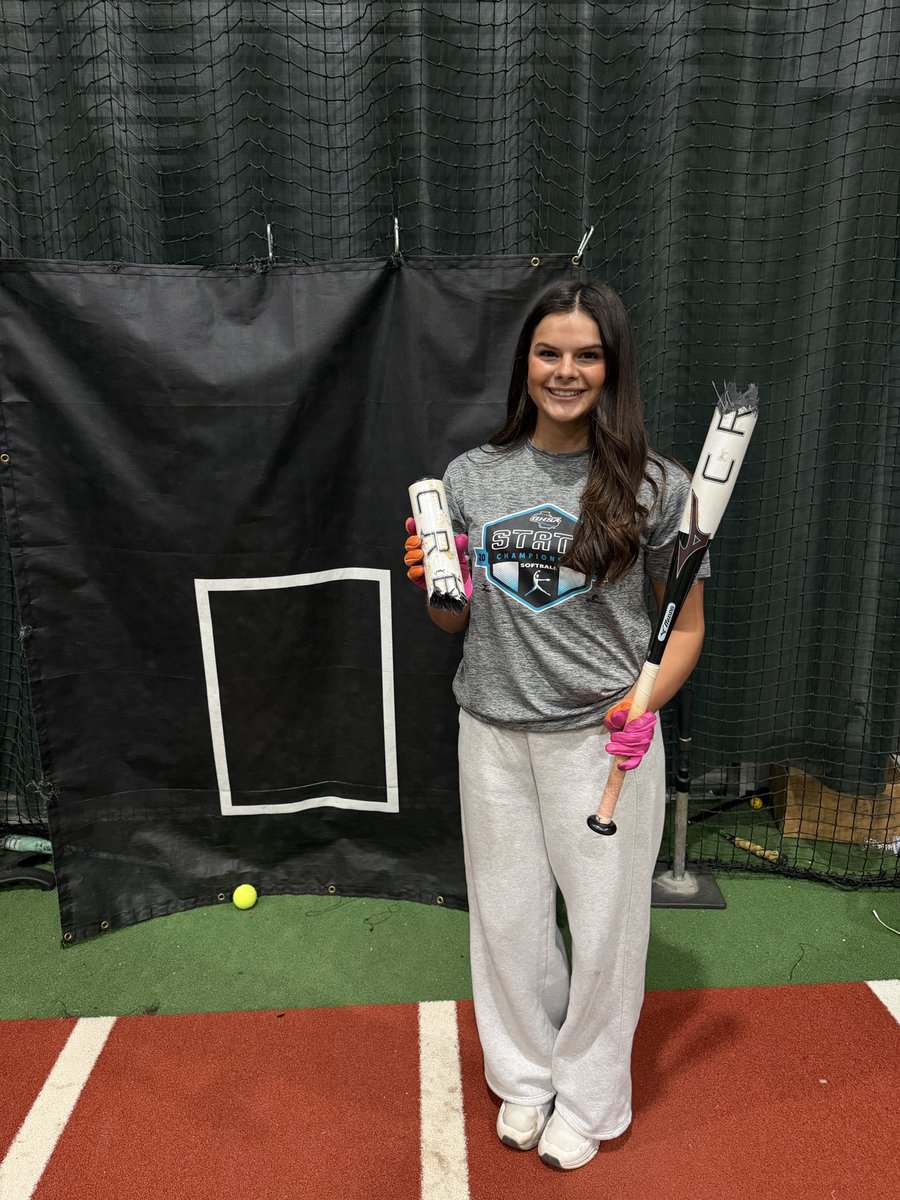 Always enjoy hitting with <a href="/saramosley33/">Sara Mosley</a> ! Time for a new bat🤦‍♀️🤦‍♀️
<a href="/T_Batts3/">Terry Batts</a> <a href="/cbreault12/">Courtney Breault</a> <a href="/alyssa_bilodeau/">Alyssa Bilodeau</a> <a href="/JakeCombs_/">Jake Combs</a>