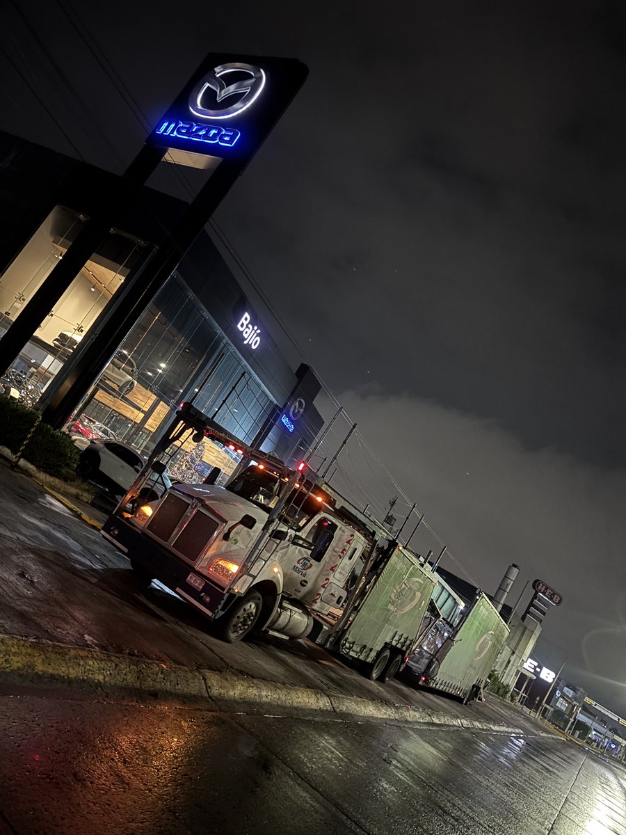 ✌🏿 laborando muy seriamente