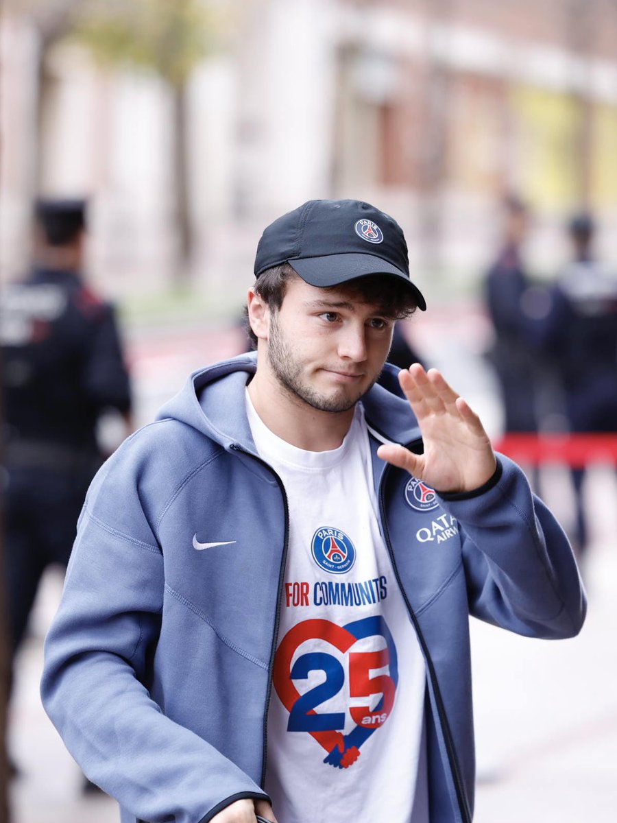 PSG 선수단의 빌바오 원정 도착 사진