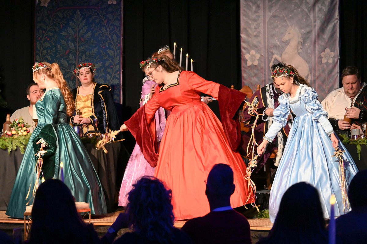EdisonOhio's tweet photo. 🎄We had a great time hosting our annual Holidays at Edison State! A heartfelt thank you to everyone who attended, our generous sponsors, and the Edison Stagelight Players for their wonderful performances. https://t.co/kn0mAyBjst