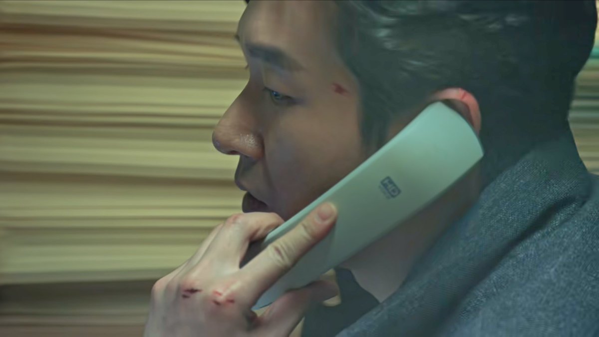 harass00's tweet photo. 황시목 상처난거 황시목의 날것 폭력성등등을 보여주면서 몬가 걍...참 야한것같음((그래서 너무 좋다는 소리임
너무 야해서 서동재가 냉큼 밴드붙여준거임
귀 찢어진게 아주..최고 https://t.co/PlwSca6AvY