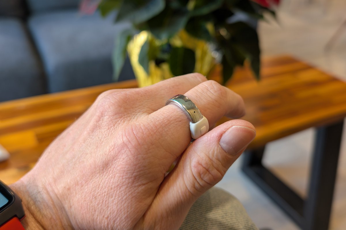 raywongy's tweet image. Pebble Index 01 does look... like a nipple on a ring tho lol