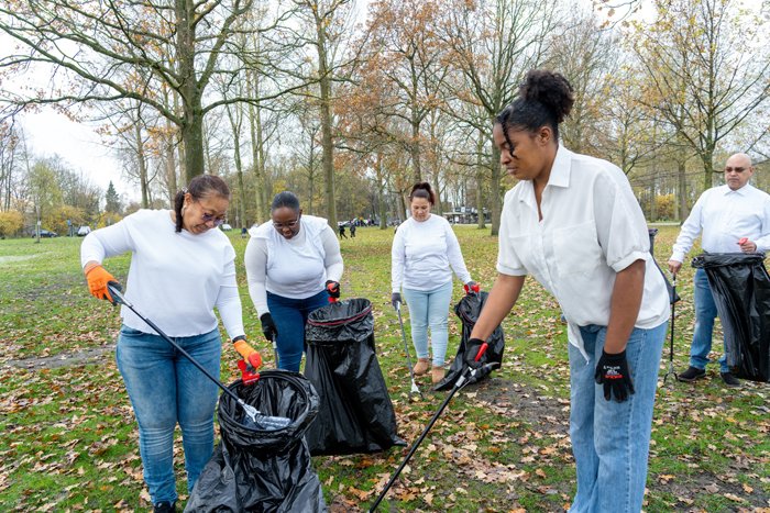 ponder221819's tweet image. In Rotterdam’s Kralingse Bos, Zion Mission Center Class 116 graduates took their first step of faith through an environmental cleanup. Love shines brighter when we live it out.

Read more: tinyurl.com/h9rcx2up

#Shincheonji, #ShincheonjiNetherlands #Class116 #manheelee