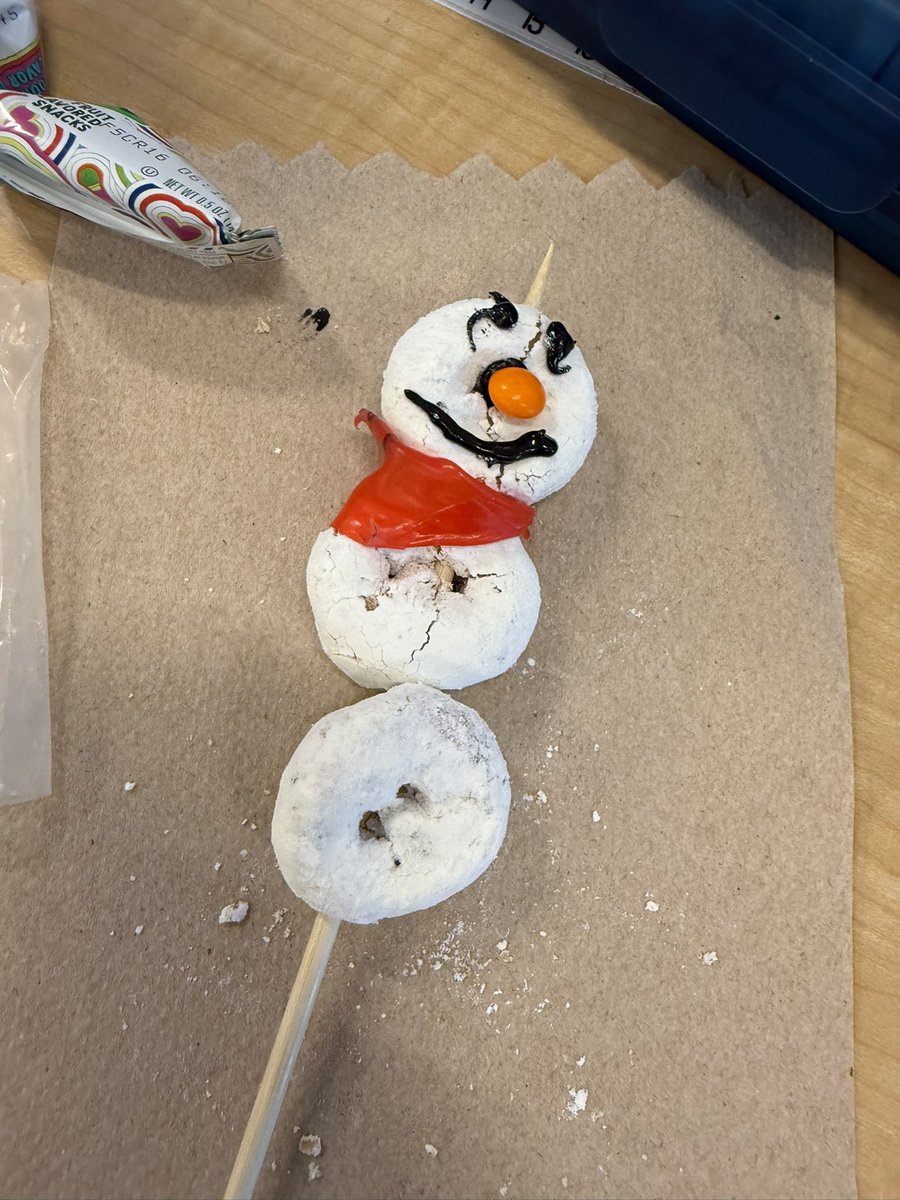 staceycaldarone's tweet photo. Yesterday we made donut snowmen #selfcontained #baldwin @PSDRI_Schools https://t.co/U3qvE0Cwap