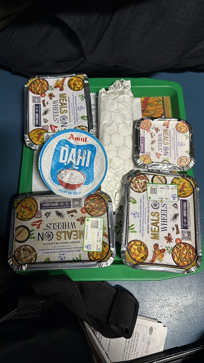 meusviews's tweet photo. Food served is cold in rajdhani - train 22222 NZM - CMST 4:55 pm https://t.co/FCmP0i92GW