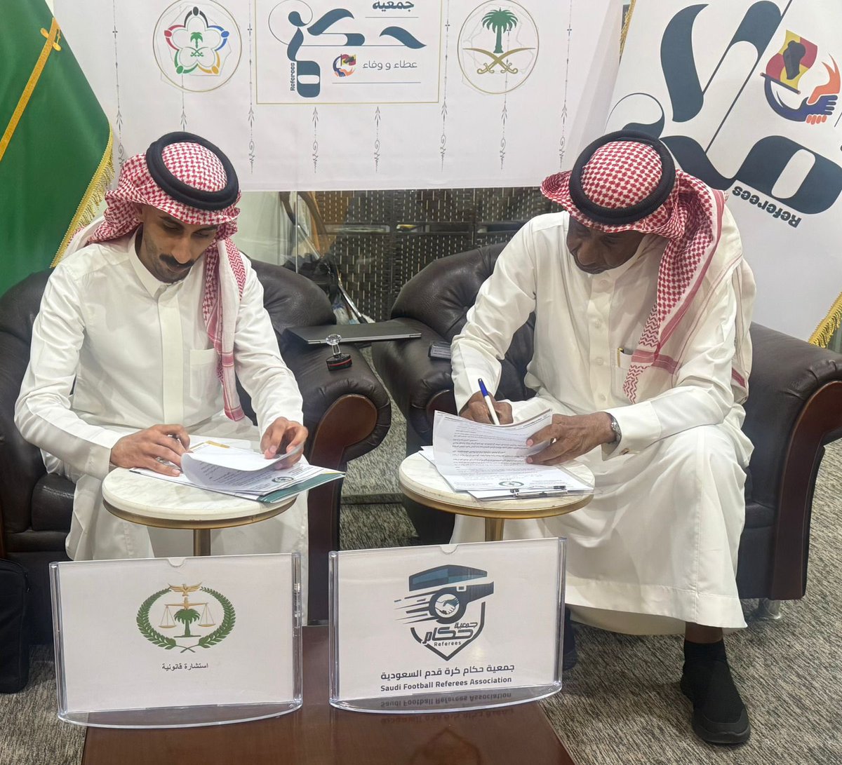 عقدت جمعية حكام كرة القدم السعودية شراكة مع شركة النهج السديد للمحاماة والاستشارات القانونية ممثلة بالأستاذ علي الصقور، وذلك لتعزيز الجوانب القانونية ورفع مستوى الامتثال والحوكمة داخل الجمعية. ⚽️⚖