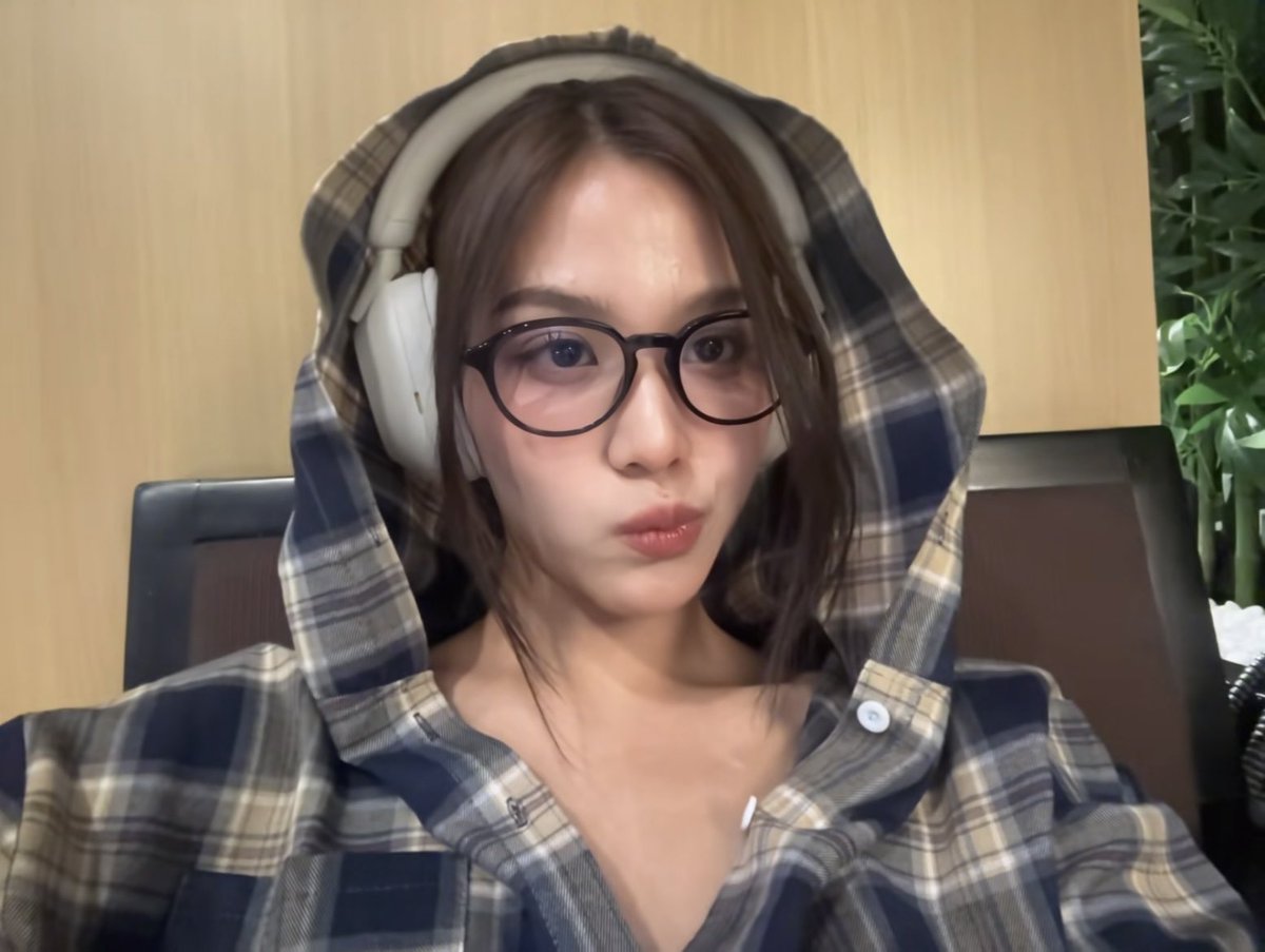 blueyuocean_'s tweet photo. เนิ้ดตาแป๋วดิ 💬👓 https://t.co/pZoJfUbunZ