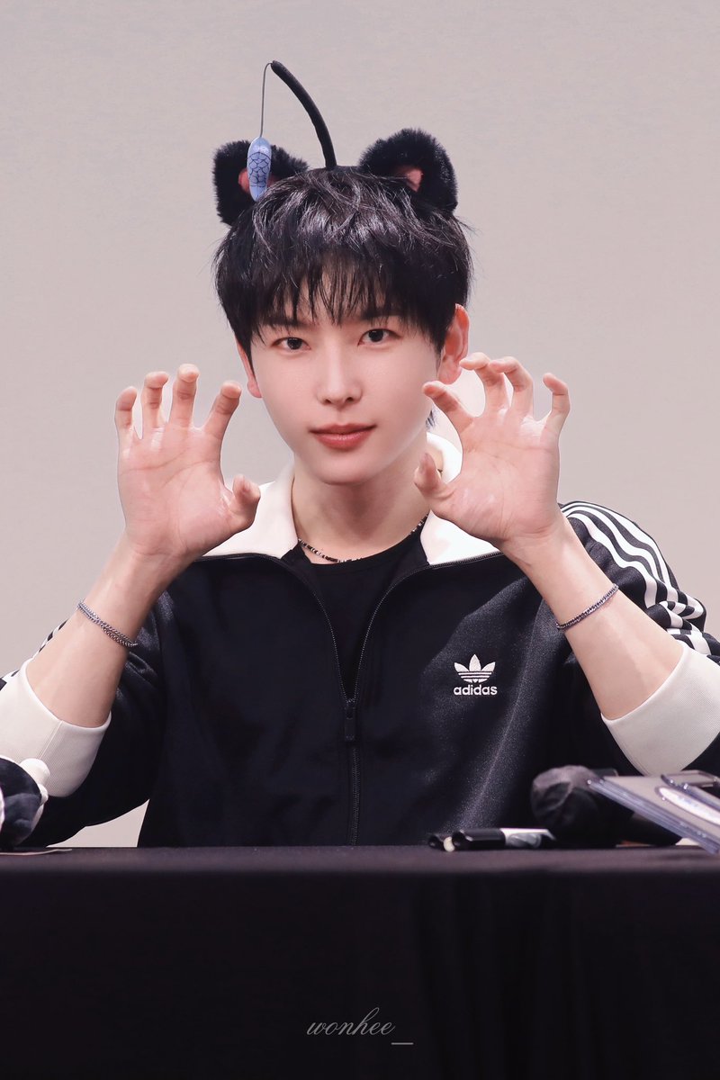 Wonhee_Li's tweet photo. 왜 사진 흐릿해졌어ㅓㅓㅓㅜㅜ ㅈㅂㅜㅜ https://t.co/XWzJDmpjpe