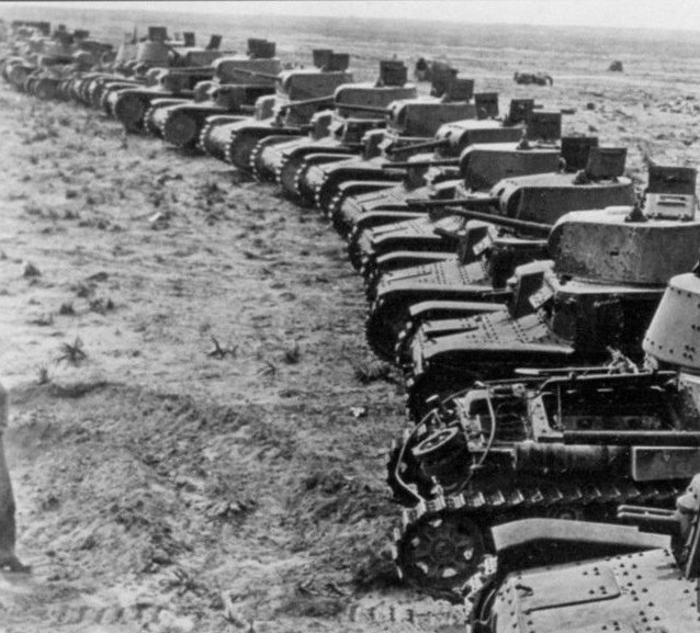 Operation Compass began #OTD in 1940. This was a catastrophic defeat for the Italians, who lost scores of their newest tanks to the thickly armoured Matilda. #tanks #history #WW2 #WWII