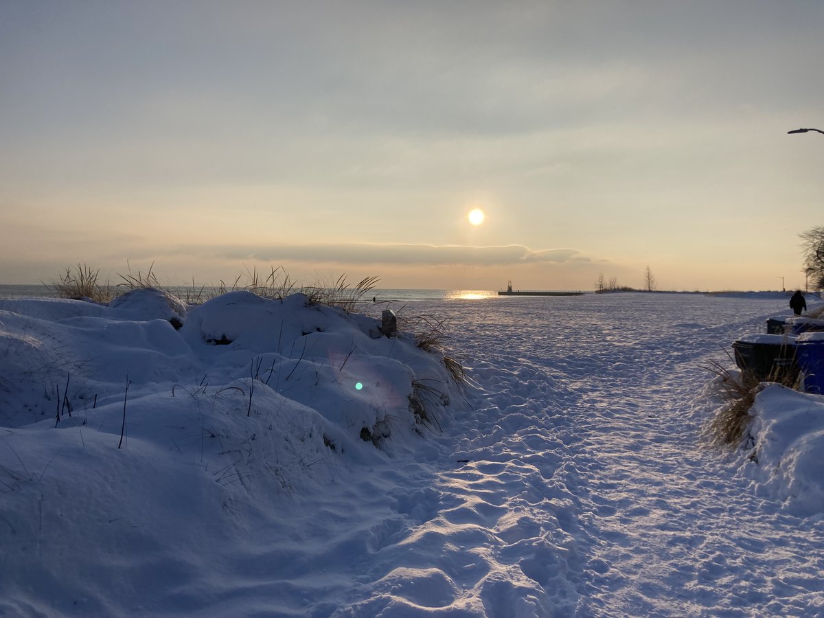 From this morning's snowy walk along #LakeMichigan.